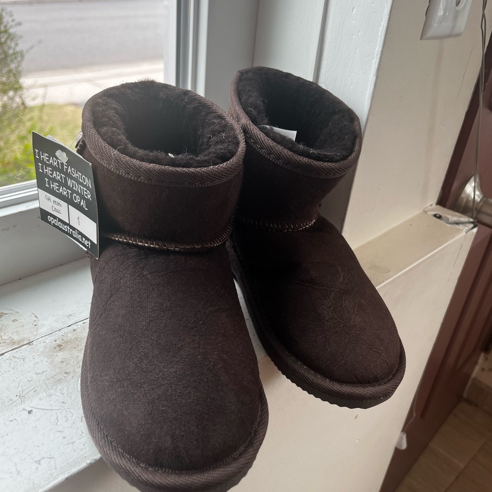 UGG Kids Brown sheepskin Winter Boots size 1